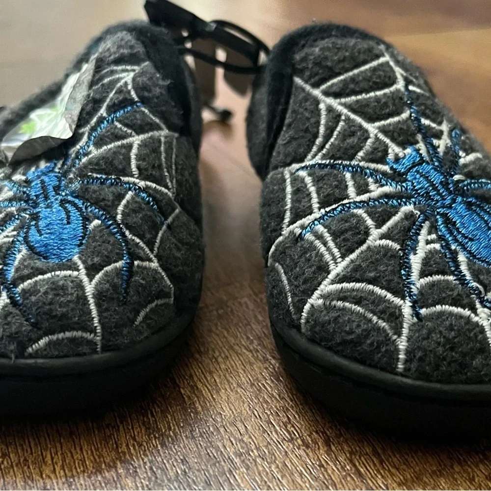 NWT baby toddler boy glow in the dark spider slippers Sz 5/6